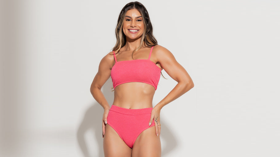 Elevando Estilo: Conheça o novo Biquíni Top Faixa Hot Pants Texturizado da MVB Modas!