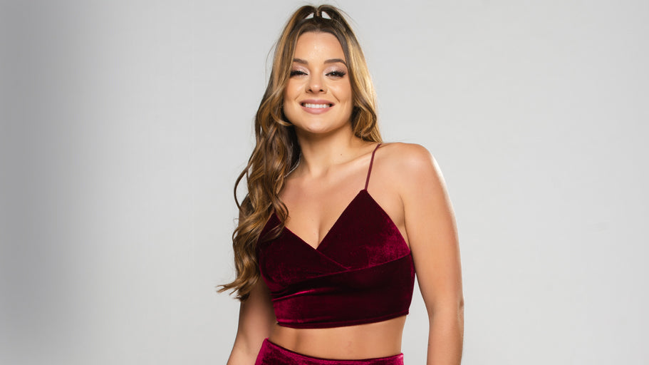 Deslumbrante e Acolhedor: O Cropped de Veludo Transpassado da MVB Modas