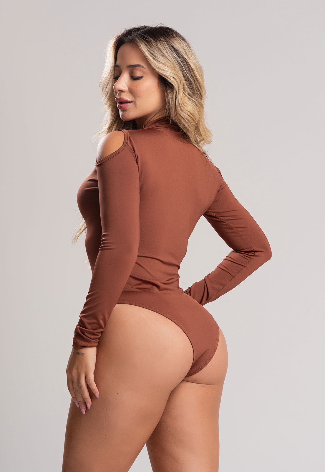 Body Manga Longa Gola Alta Blusa Ombro Marrom - MVB MODAS
