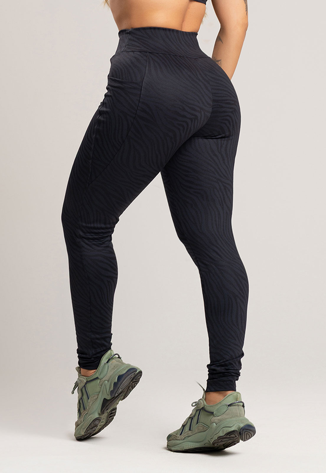 Calça Legging Bolsos Cintura Alta Feminina Jacquard Preto - MVB MODAS