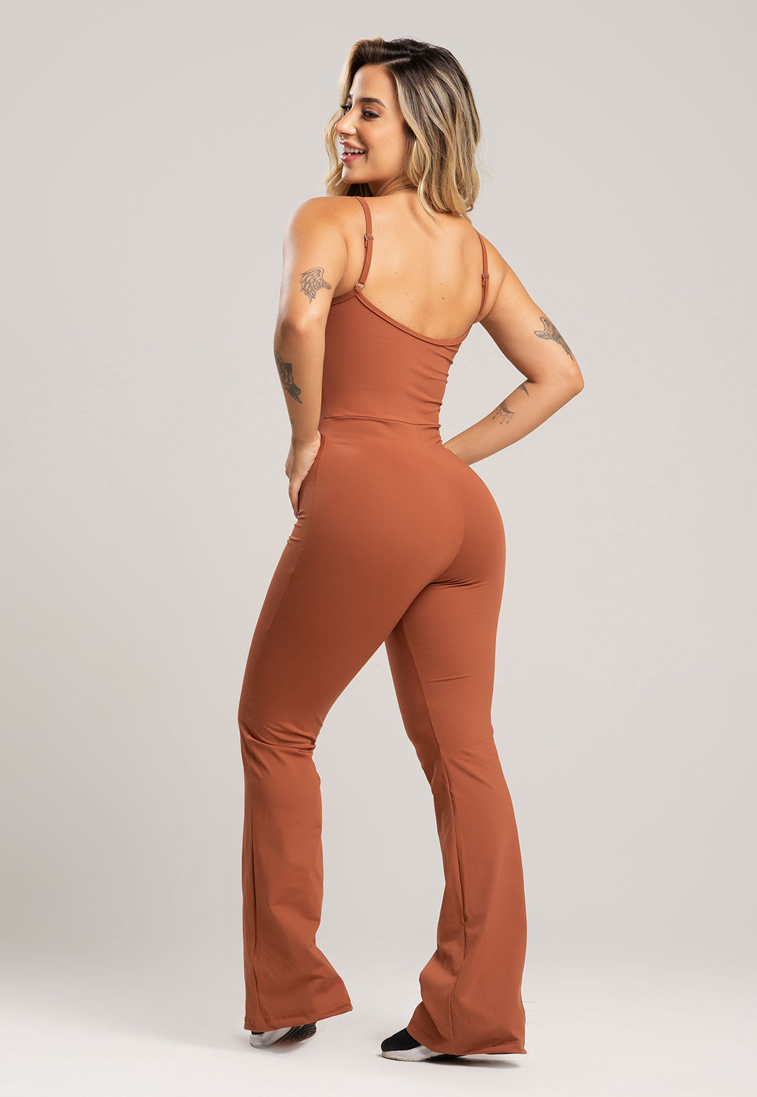 Macacão Fitness Flare Alcinha Poliamida Mousse - MVB MODAS