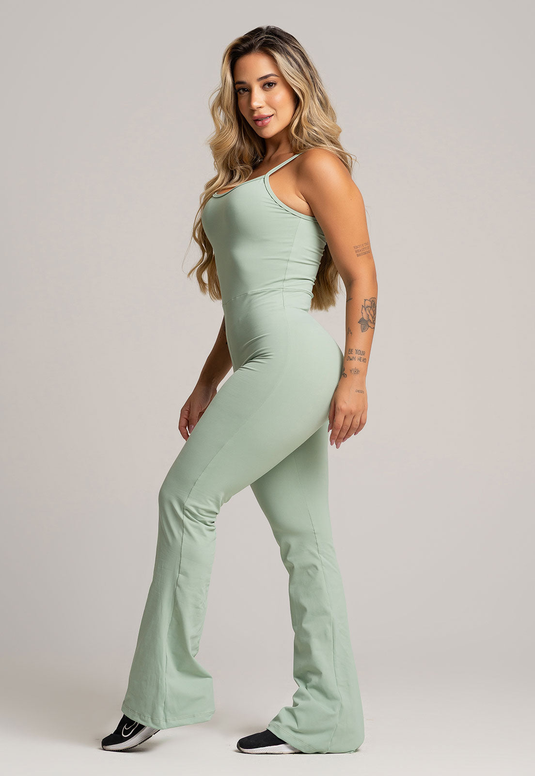 Macacão Fitness Flare Alcinha Poliamida Mousse - MVB MODAS