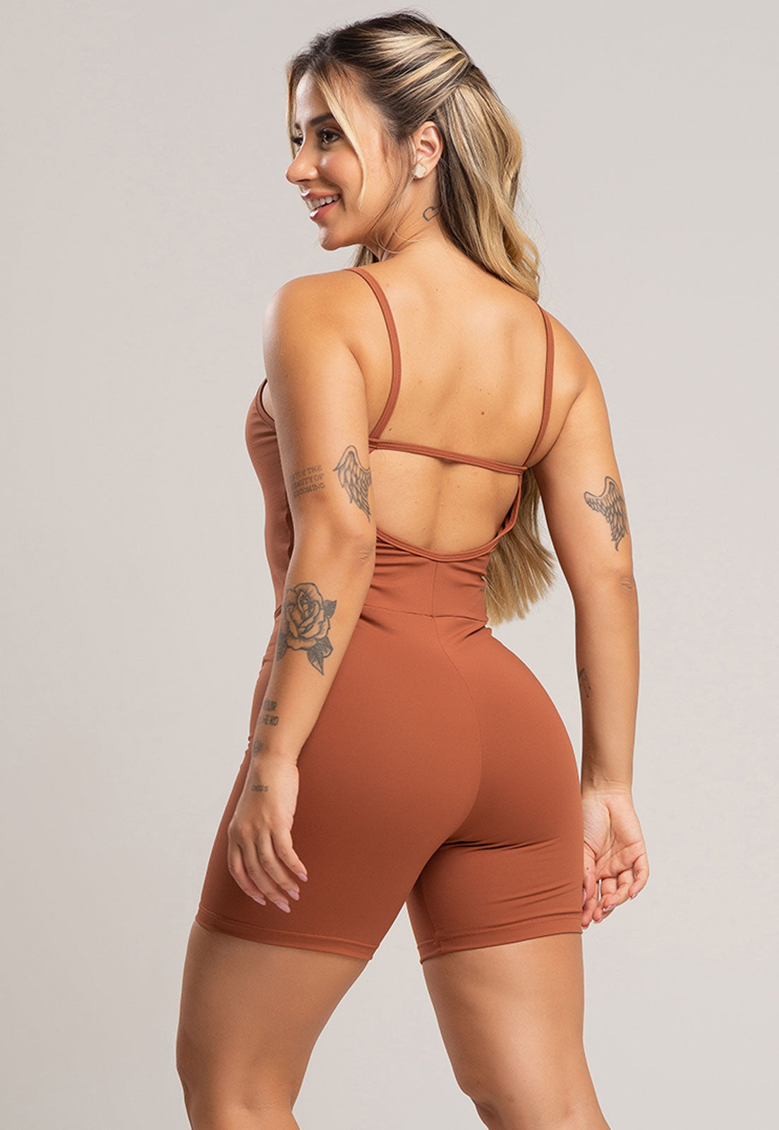 Macaquinho Fitness Alcinha Costas Nua Poliamida Preto - MVB MODAS