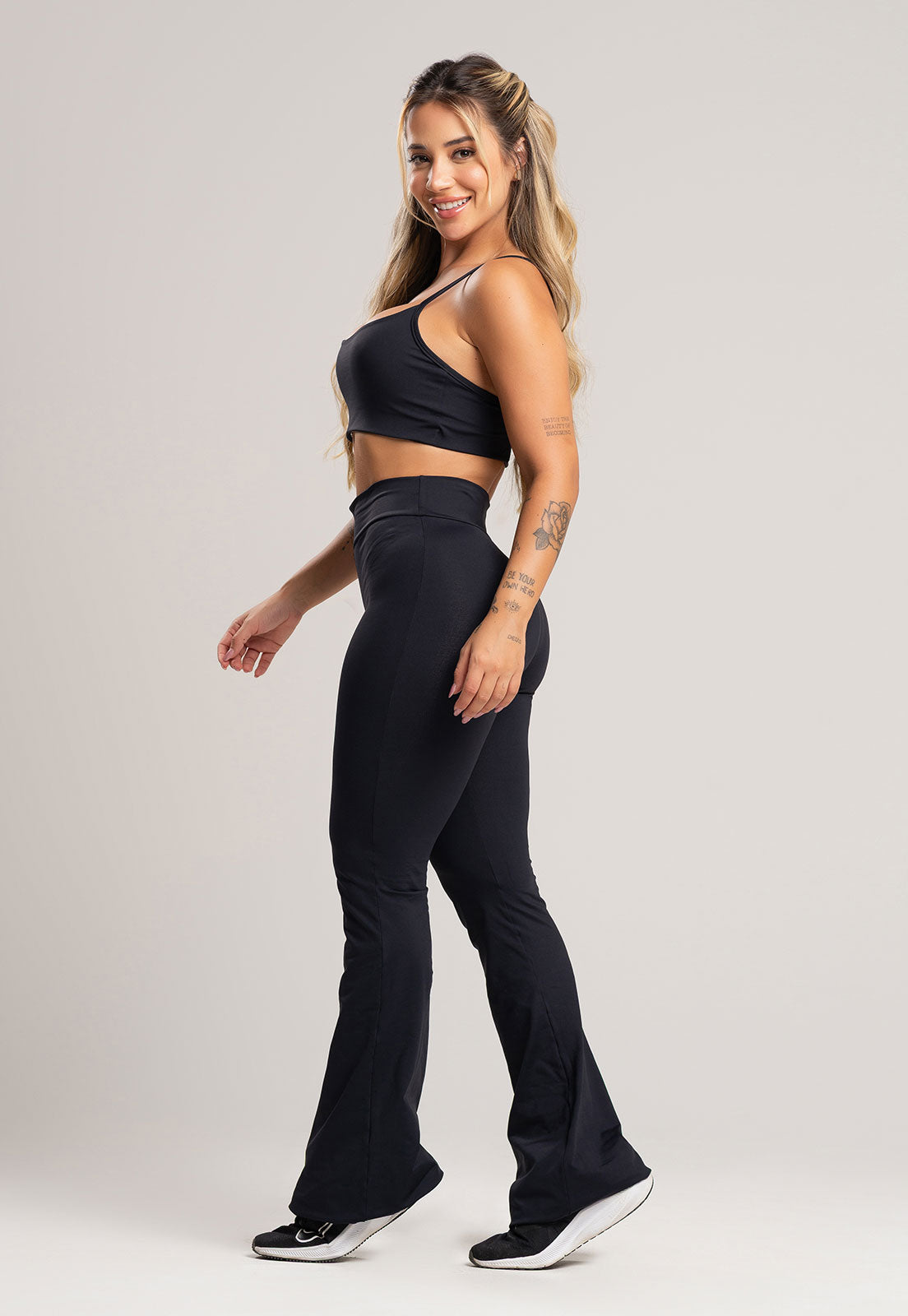 Calça Flare Pantalona Cintura Alta Poliamida Preto - MVB MODAS