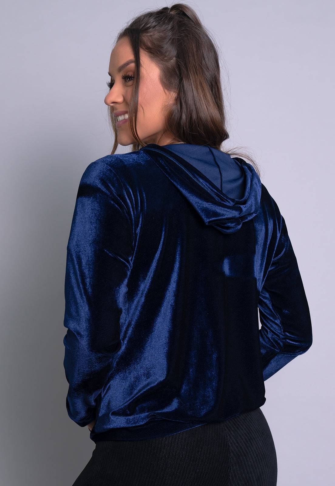 Casaco Inverno Veludo Molhado Capuz Preto - MVB MODAS