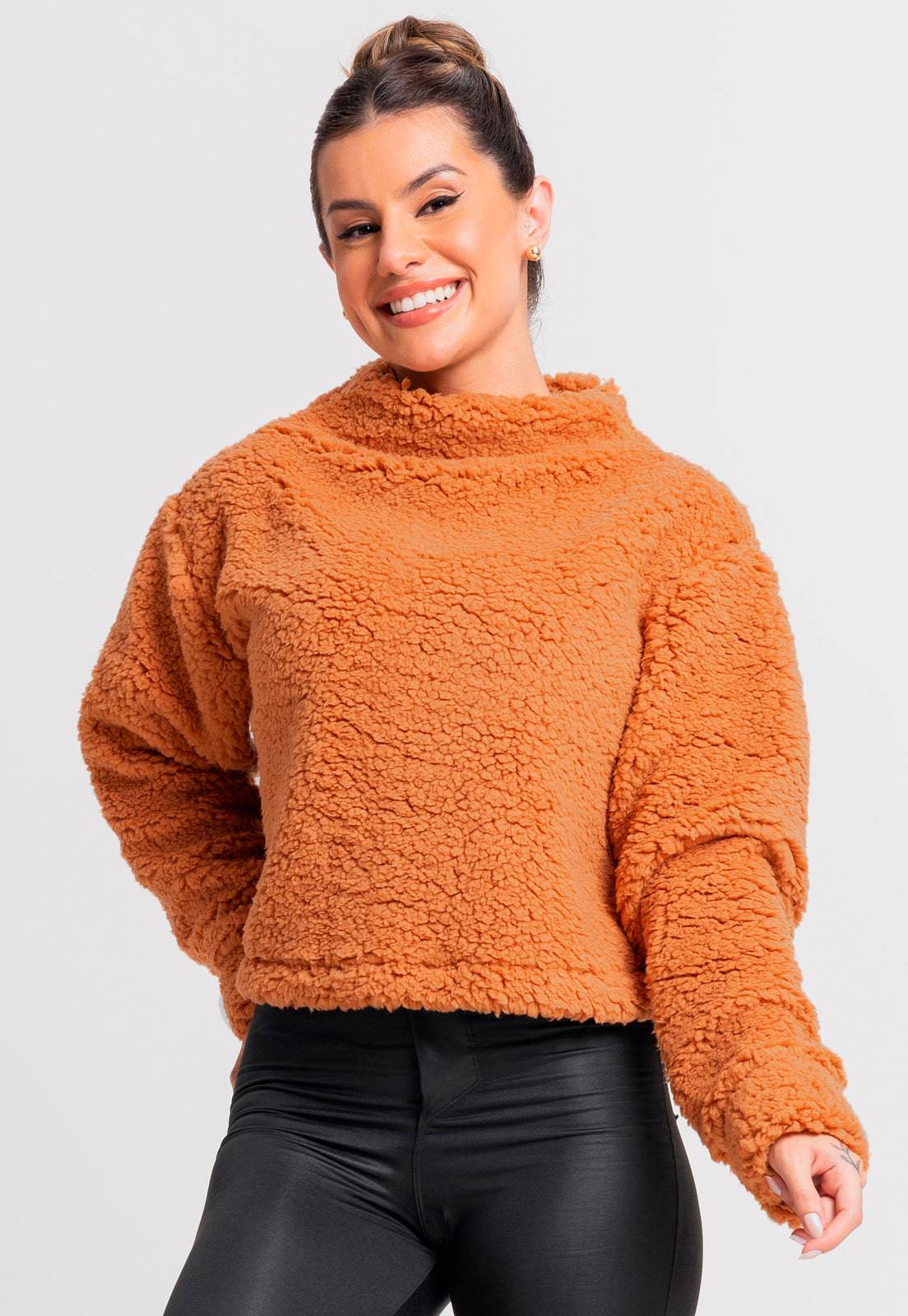 Casaco Cropped Flanelado Teddy Preto - MVB MODAS