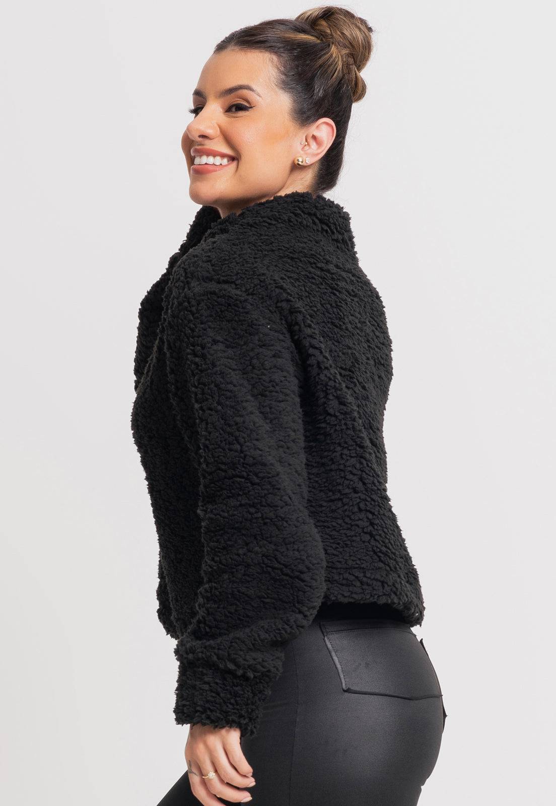 Casaco Cropped Flanelado Teddy Preto - MVB MODAS