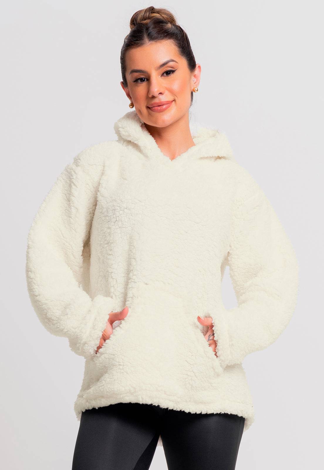 Casaco Com Capuz e Bolso Flanelado Teddy Preto - MVB MODAS