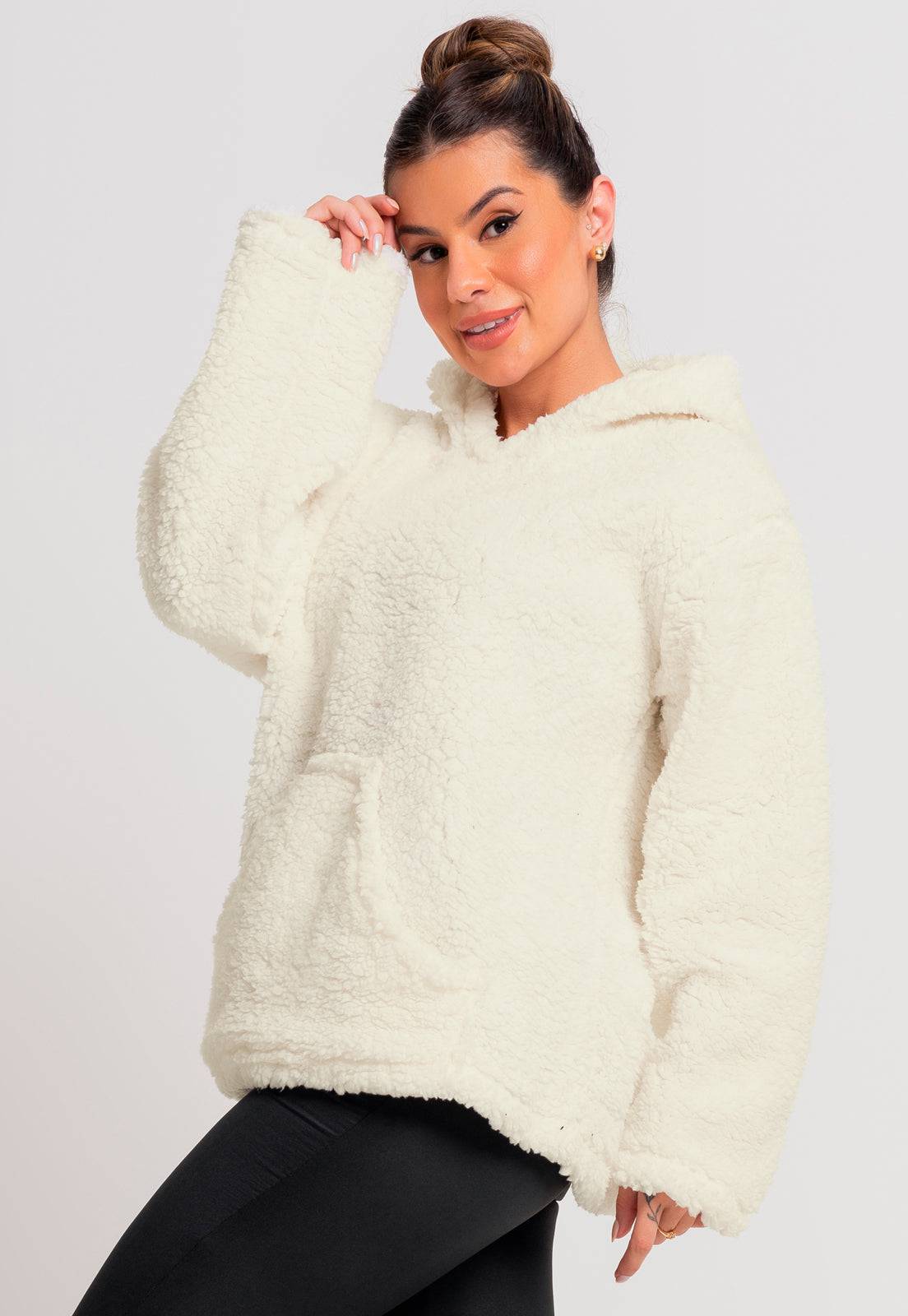 Casaco Com Capuz e Bolso Flanelado Teddy Preto - MVB MODAS