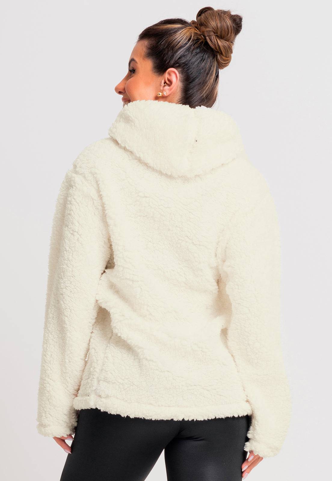 Casaco Com Capuz e Bolso Flanelado Teddy Preto - MVB MODAS