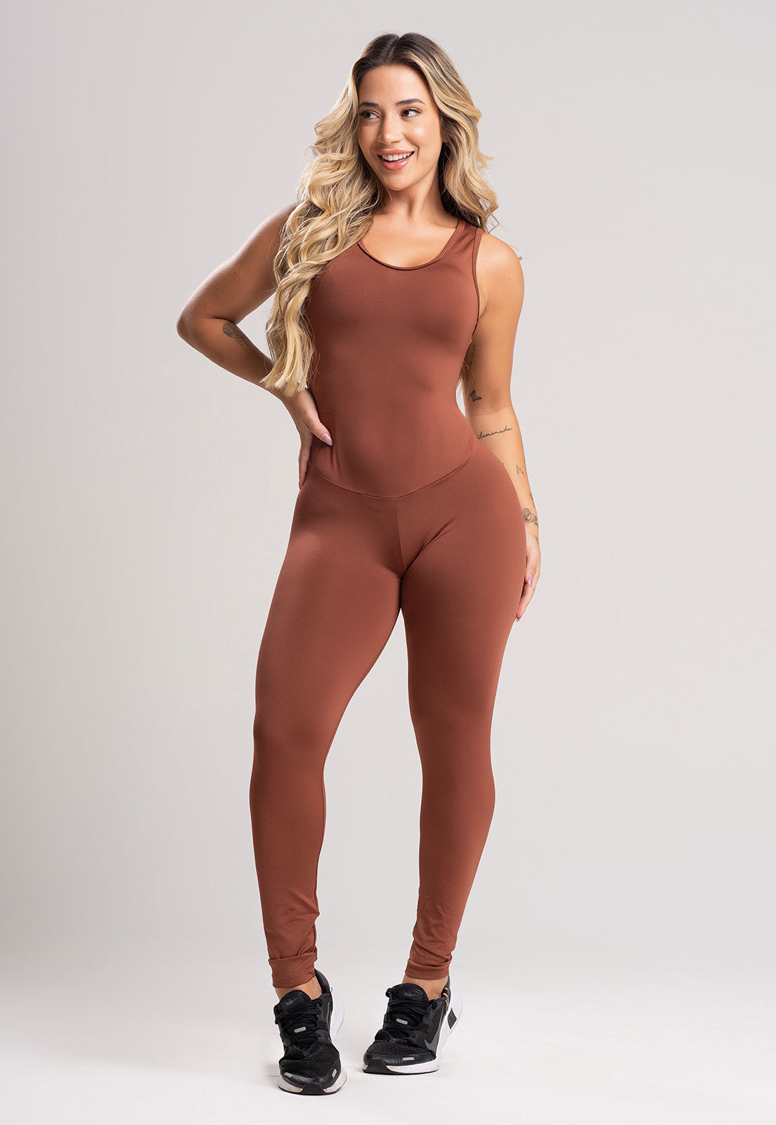 Macacão Longo Costa Nua Marrom - MVB MODAS