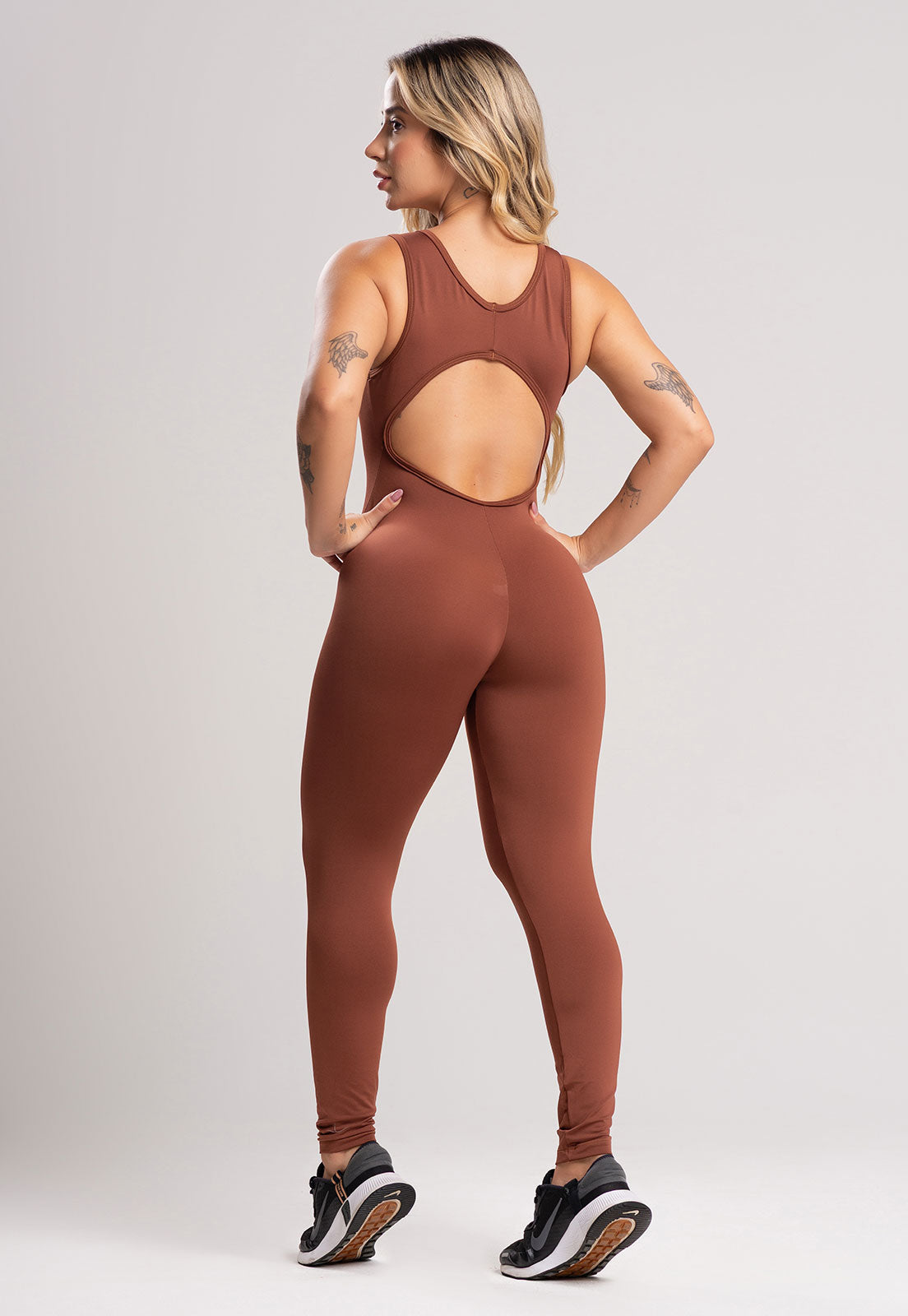 Macacão Longo Costa Nua Marrom - MVB MODAS