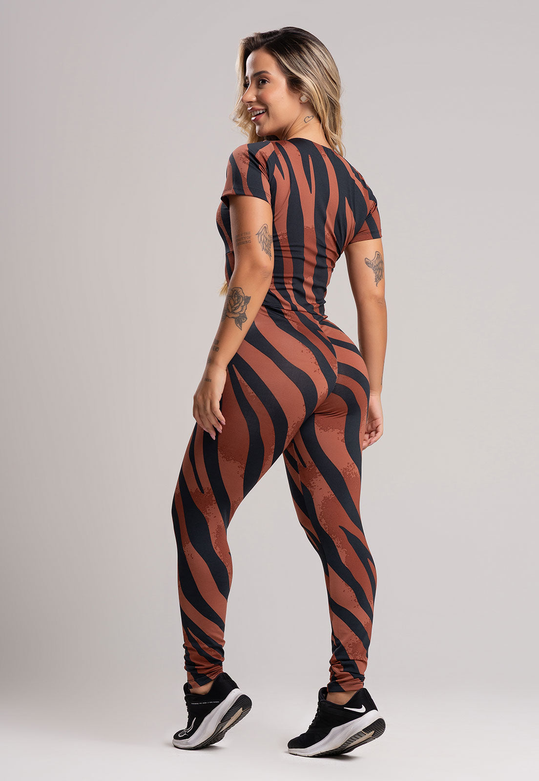 Macacão Longo Manga Curta Costa Fechada Marrom - MVB MODAS