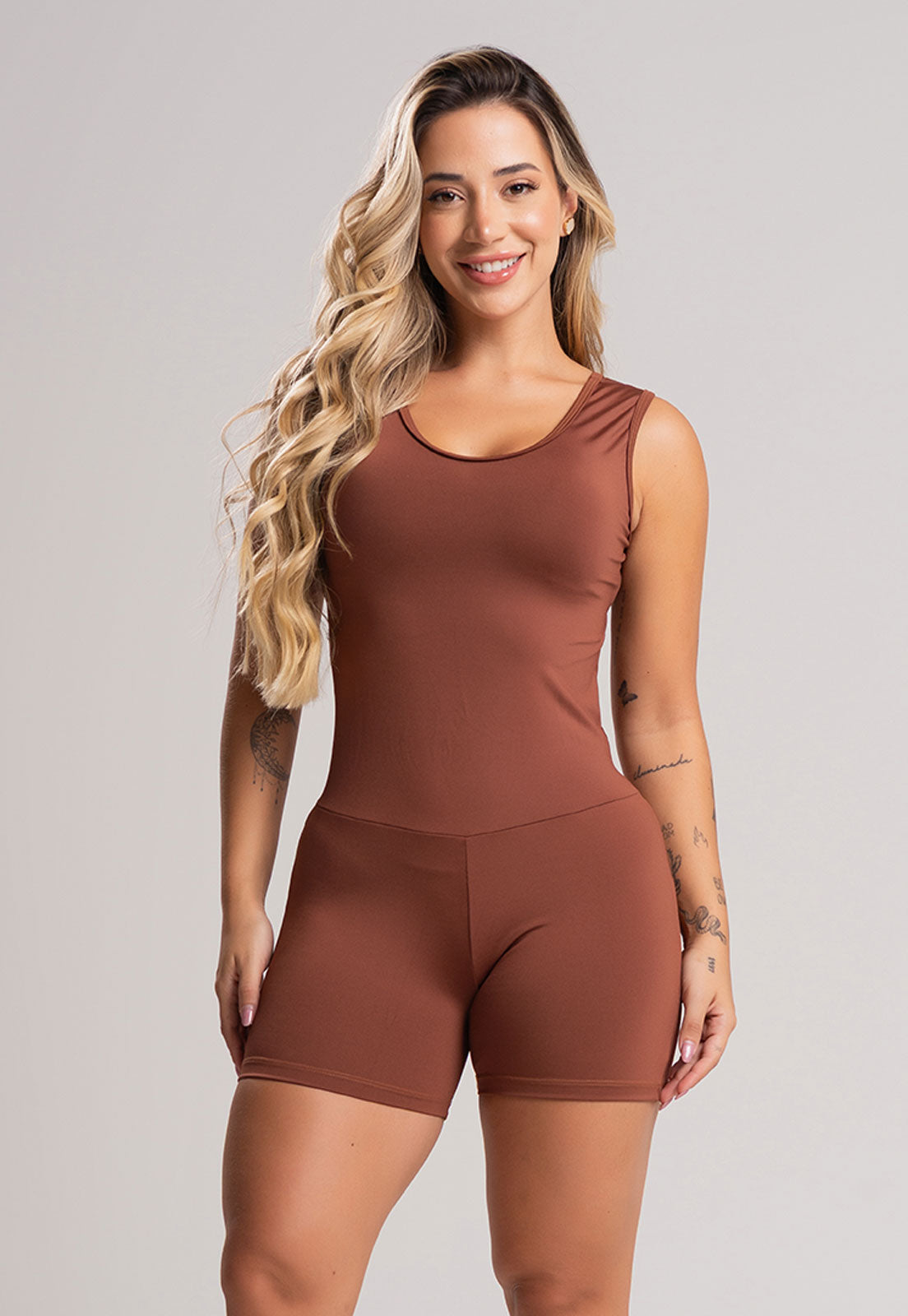 Macaquinho Curto Marrom - MVB MODAS