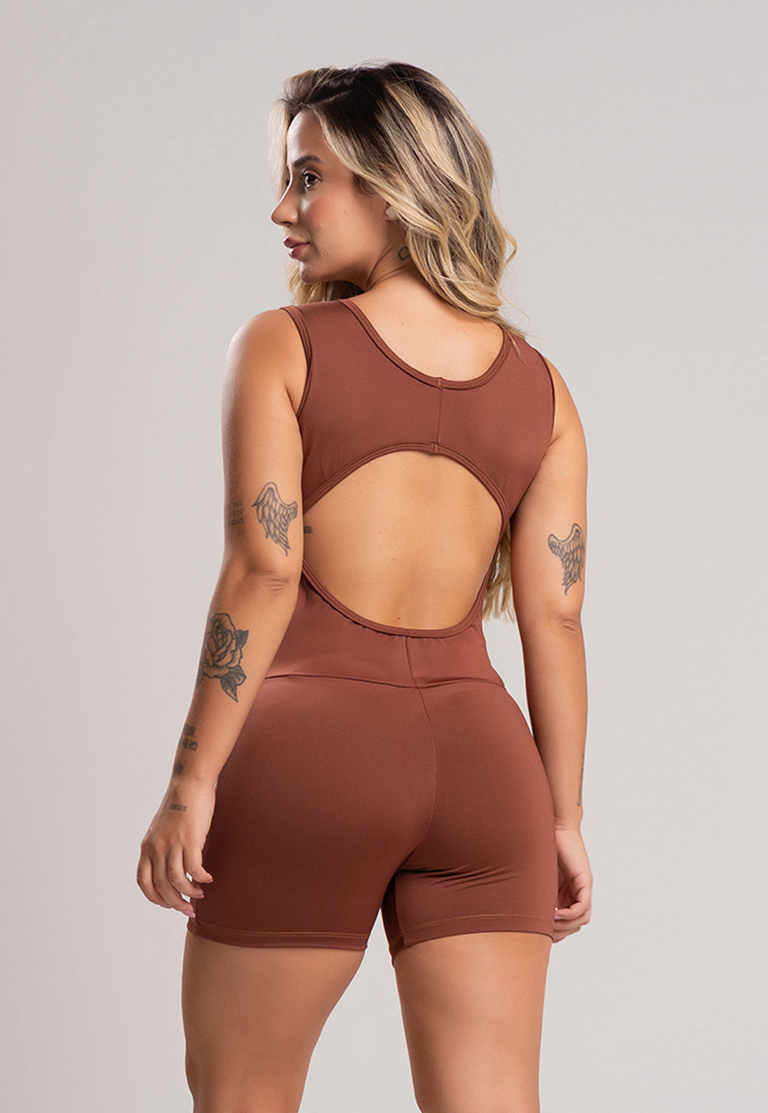 Macaquinho Curto Marrom - MVB MODAS