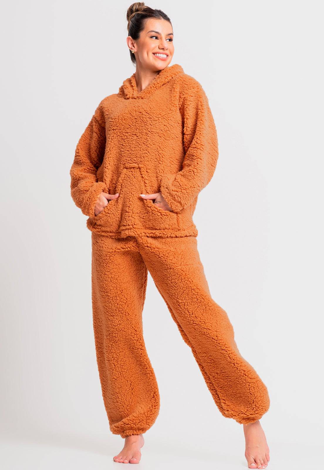 Pijama Longo Com Capuz e Bolso Flanelado Teddy Preto - MVB MODAS