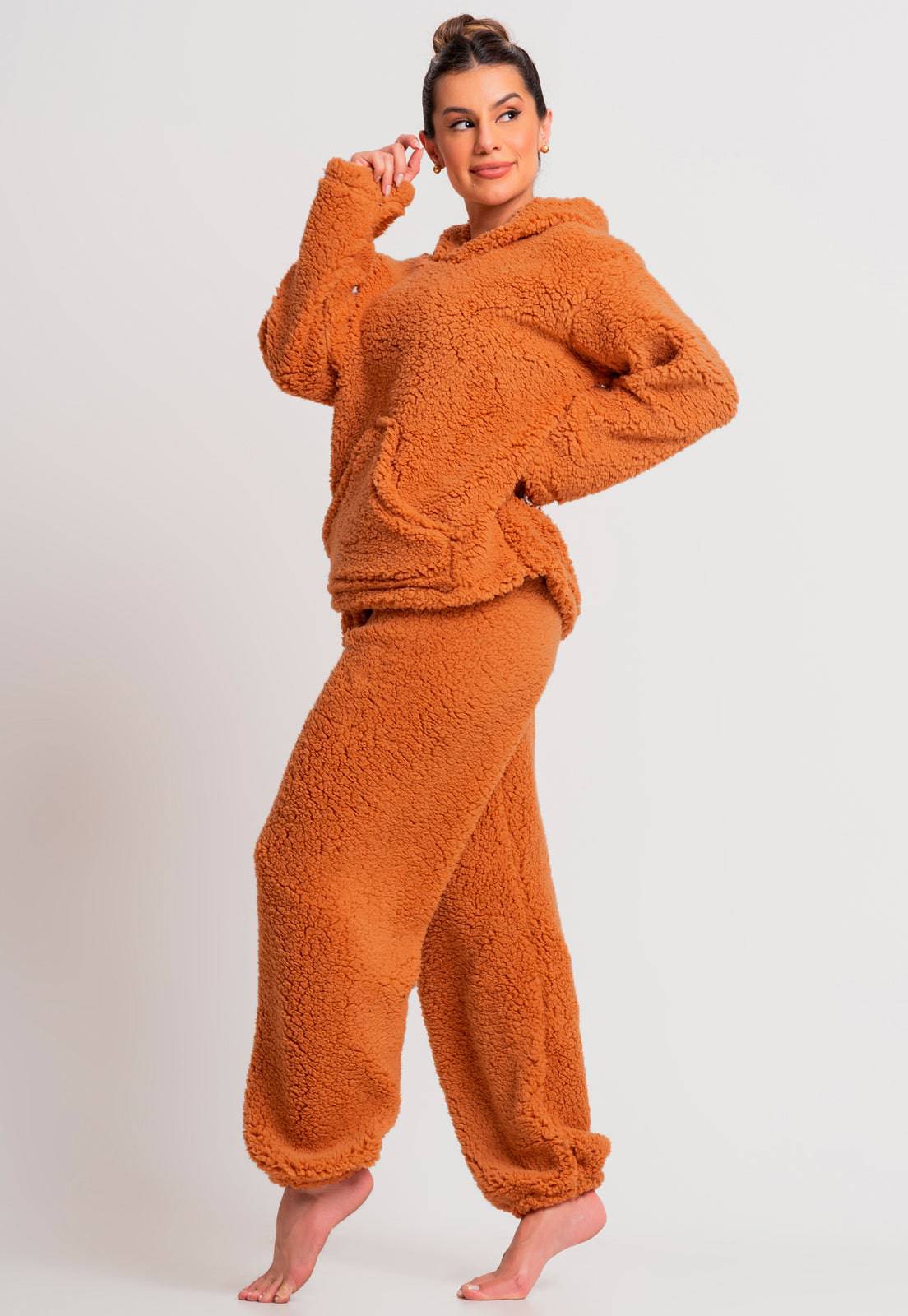 Pijama Longo Com Capuz e Bolso Flanelado Teddy Preto - MVB MODAS