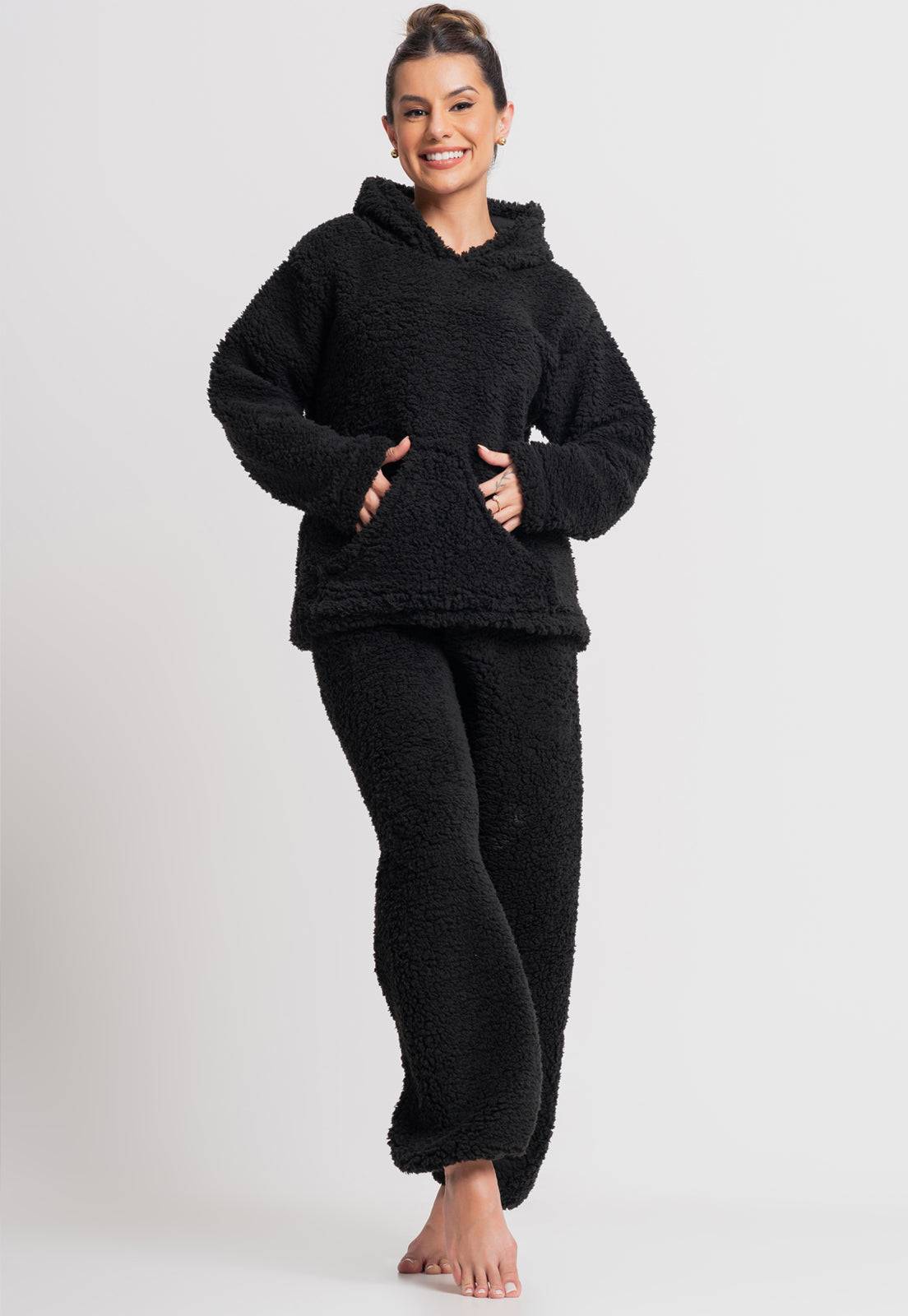 Pijama Longo Com Capuz e Bolso Flanelado Teddy Preto - MVB MODAS