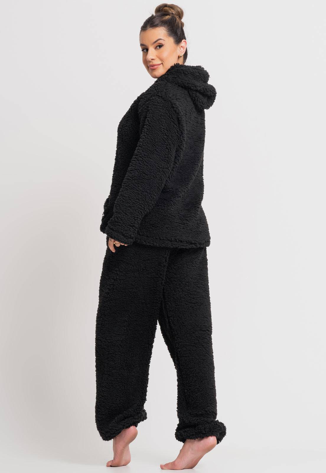 Pijama Longo Com Capuz e Bolso Flanelado Teddy Preto - MVB MODAS