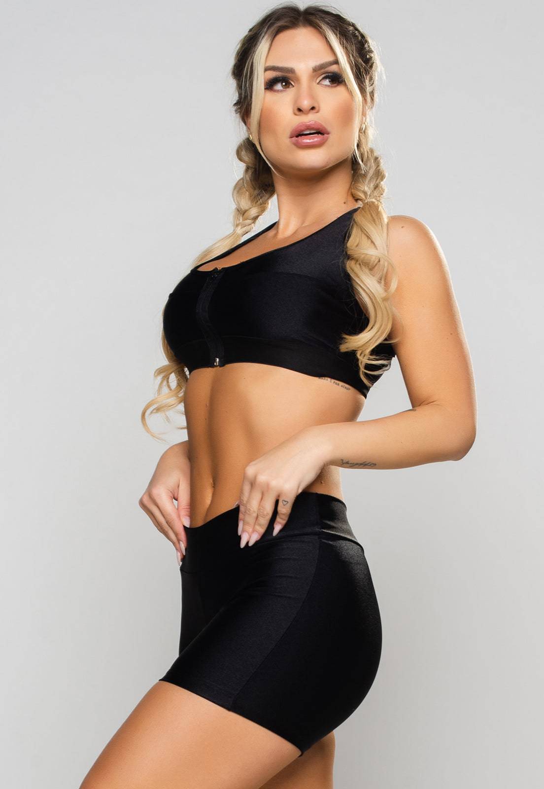 Short Curto Poliamida Brilhosa Preto - MVB MODAS