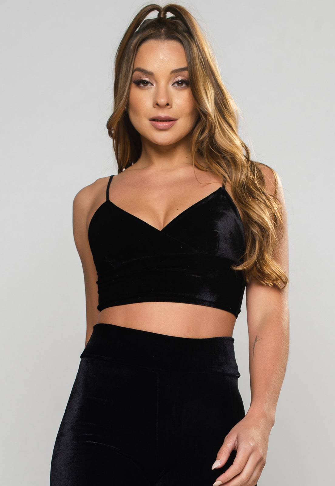 Cropped Transpassado Veludo Molhado Preto - MVB MODAS