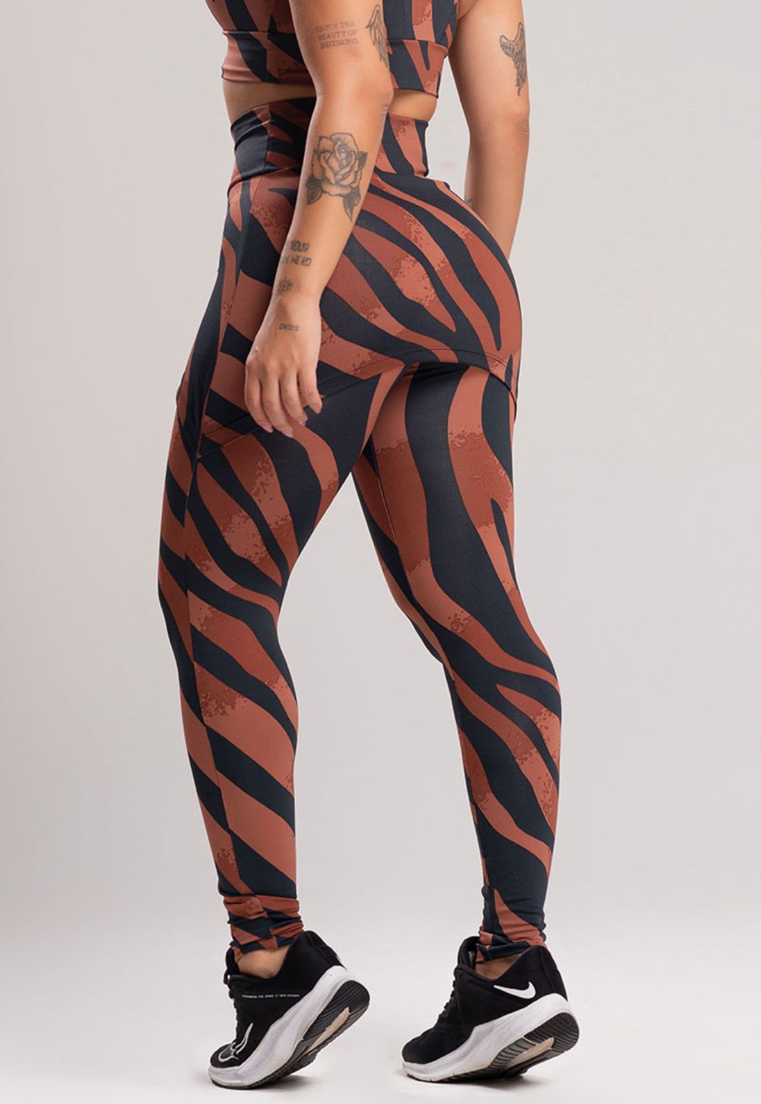 Calça Legging Suplex Saia Tapa Bumbum Preto – MVB MODAS