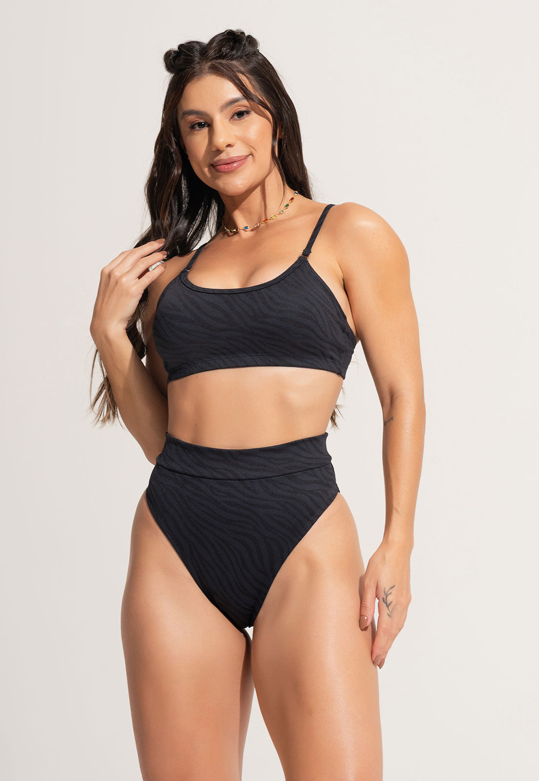 Biquíni Alcinha Bojo Hot Pants Fio Duplo Jacquard Preto – MVB MODAS